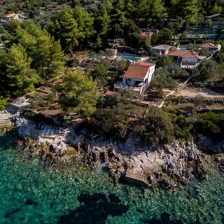 - 20 M From The Sea With Spacious Terrace Villa *