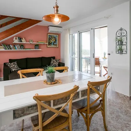 - 20 M From The Sea With Spacious Terrace Villa *