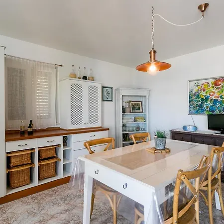 - 20 M From The Sea With Spacious Terrace * וולה לוקה