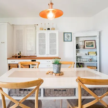 וילה - 20 M From The Sea With Spacious Terrace