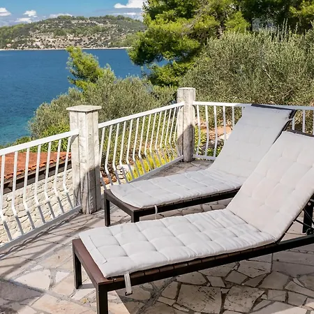 וילה - 20 M From The Sea With Spacious Terrace וולה לוקה