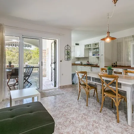 - 20 M From The Sea With Spacious Terrace וולה לוקה
