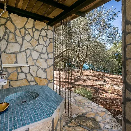 - 20 M From The Sea With Spacious Terrace וילה וולה לוקה